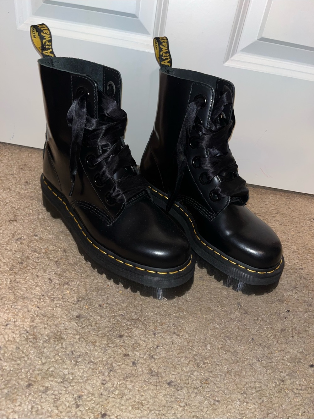 NWOT Dr Martens Molly Platform Boots with satin laces size 9 - Picture 3 of 7